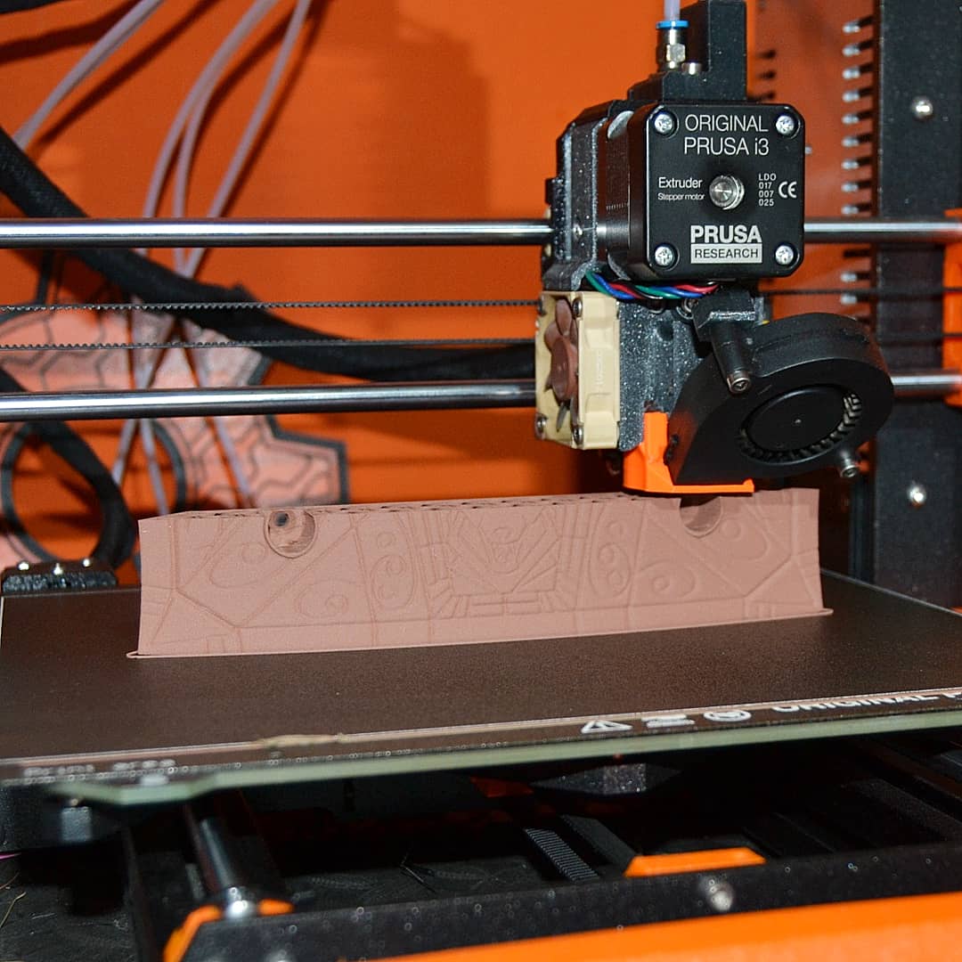 de3dprintman's tweet photo. My Original #Prusai3MK3S with #MMU2S by @Prusa3D is busy printing the Wall Mount for Geralts Sword by @SistekJan. This upper piece is printing in @ColorFabb #Copperfill in 0.15mm layers and 10% infill. Printing these filled #ColorFabb materials is not hard at all. https://t.co/IRM3s9D5pq