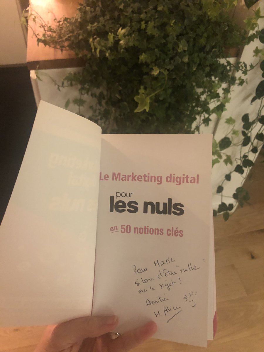 MarieDOLLE's tweet photo. Pour tous : les bases en marketing digital. C’est écrit par @maliceboye une de mes toutes premières profs de marketing digital et elle déchire !! https://t.co/6LC6CpQyYs