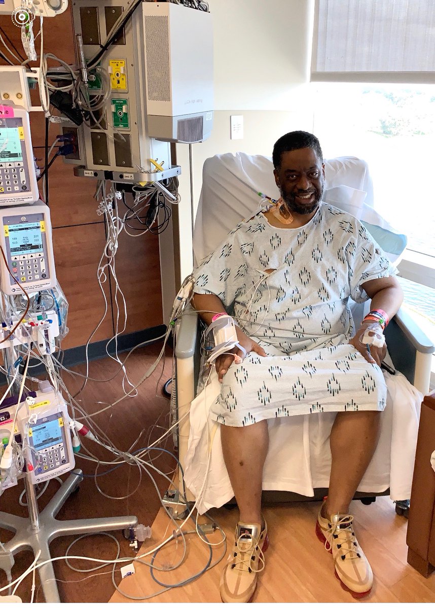 shelbrown2014's tweet photo. @shelbrown2014
·
11m
Dr’s told me to standby for #hearttransplant, I put my @NIKE @vapormax_fr on so I’ll be ready, when I get the call. Let’s do it! #NewHeart #Nike @ESPN https://t.co/bSy9Y4inip https://t.co/oqImI3piGL
