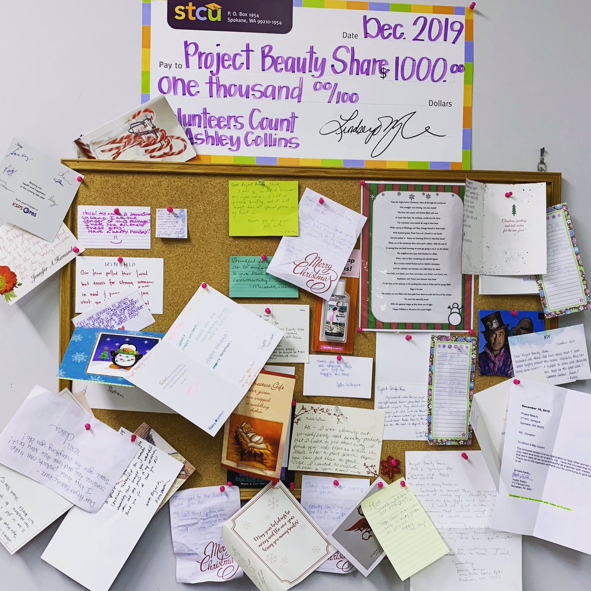 ProjBeautyShare's tweet photo. #ThankfulThursday
We β€οΈ opening donation boxes and finding thoughtful and encouraging notes inside! #makesourday
#thebeautyisinthegiving #projectbeautyshare #beauty #beautydonations #nonprofit https://t.co/4OT7c8hh8a