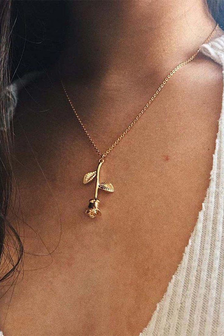 XBloodAndMetalX's tweet image. Surprises @HahaMischief with this necklace.