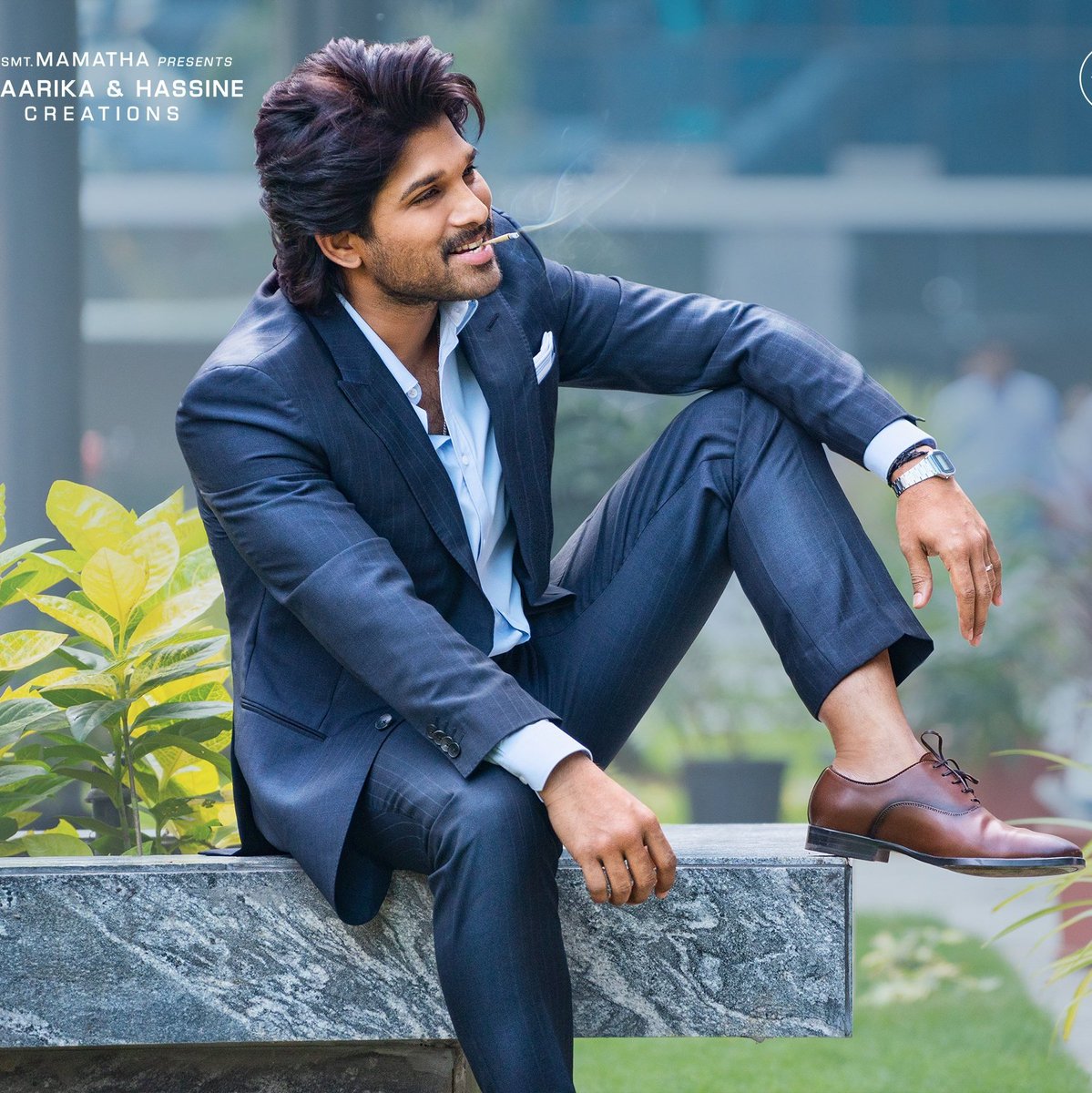 im_AryA143's tweet photo. GET READY to Witness #MalluArjunFans rage ๐ฅ๐ฅ๐ฅ๐
40+ fans show's for a NON-MALAYALAM Actor
@alluarjun ๐ Adopted S/O #Kerala
#AnguVaikuntapurathu
From #12th๐
#AlaVaikuntapurramuloo https://t.co/LAwPHMFziR