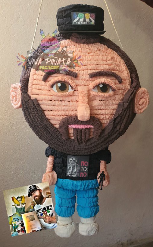 VivaPinataFac's tweet photo. #Piñata🎊 @madhuntertoys Piñata homenaje a uno de nuestros youtubers favoritos, por desgracia no pudimos entregarla en la #HunterCon🤖 pero esperemos pronto podamos coincidir. Quieren conocer más sobre la arqueología moderna? Corran a #Youtube📺 y sigan a este crack➡️🔔 https://t.co/7JfakycAUS