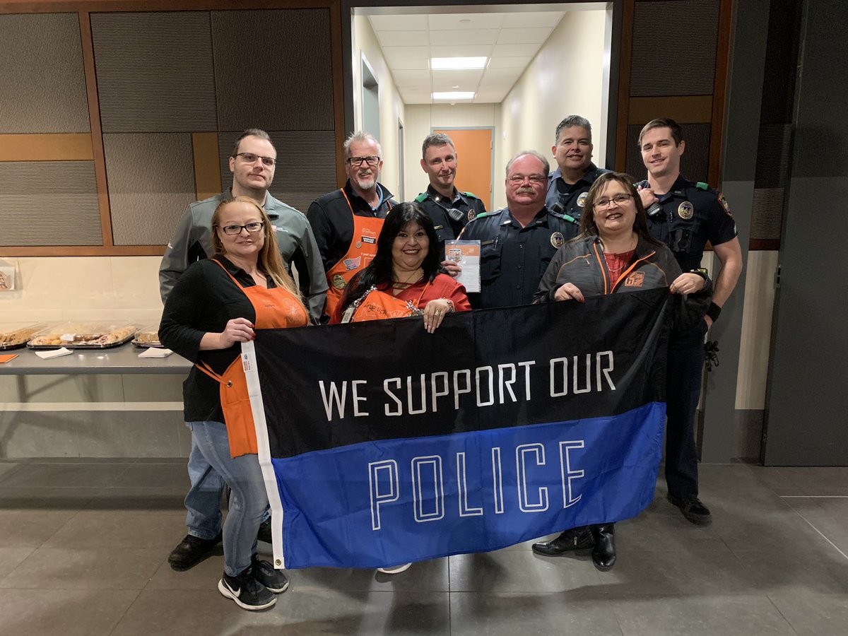 We had an awesome visit this morning to the Grand Prairie Police Department Thanking Them For All They Do!!!! Showing our support to them for all they do for us everyday.