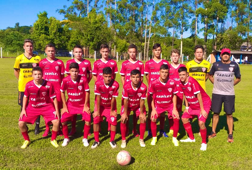 saoluizdeijui's tweet photo. Escola do São Luiz participa da primeira Copa Cidade Jardim em Três de Maio/RS ⚽️🇦🇹
👉🏼Veja mais em https://t.co/cZLwa6ihPq
#VamoRubro #BaseRubra #JuntosSeremosMais https://t.co/etWe3WsnFs