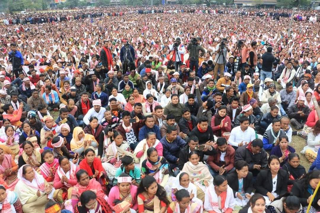 lurinjtgogoi's tweet photo. সদৌ অসম ছাত্র সন্থাৰ আহ্বানত নাগৰিকত্ব সংশোধনী আইন, ২০১৯ বাতিলৰ দাবীত আজি ধেমাজি জিলা ছাত্র সন্থাৰ উদ্যোগত ধেমাজি কাছাৰী ময়দানত অনুস্থিত 'ৰণশিঙা' কাৰ্যসূচীত অংশ গ্ৰহণৰ মুহূৰ্তত.... https://t.co/UEePspOfty