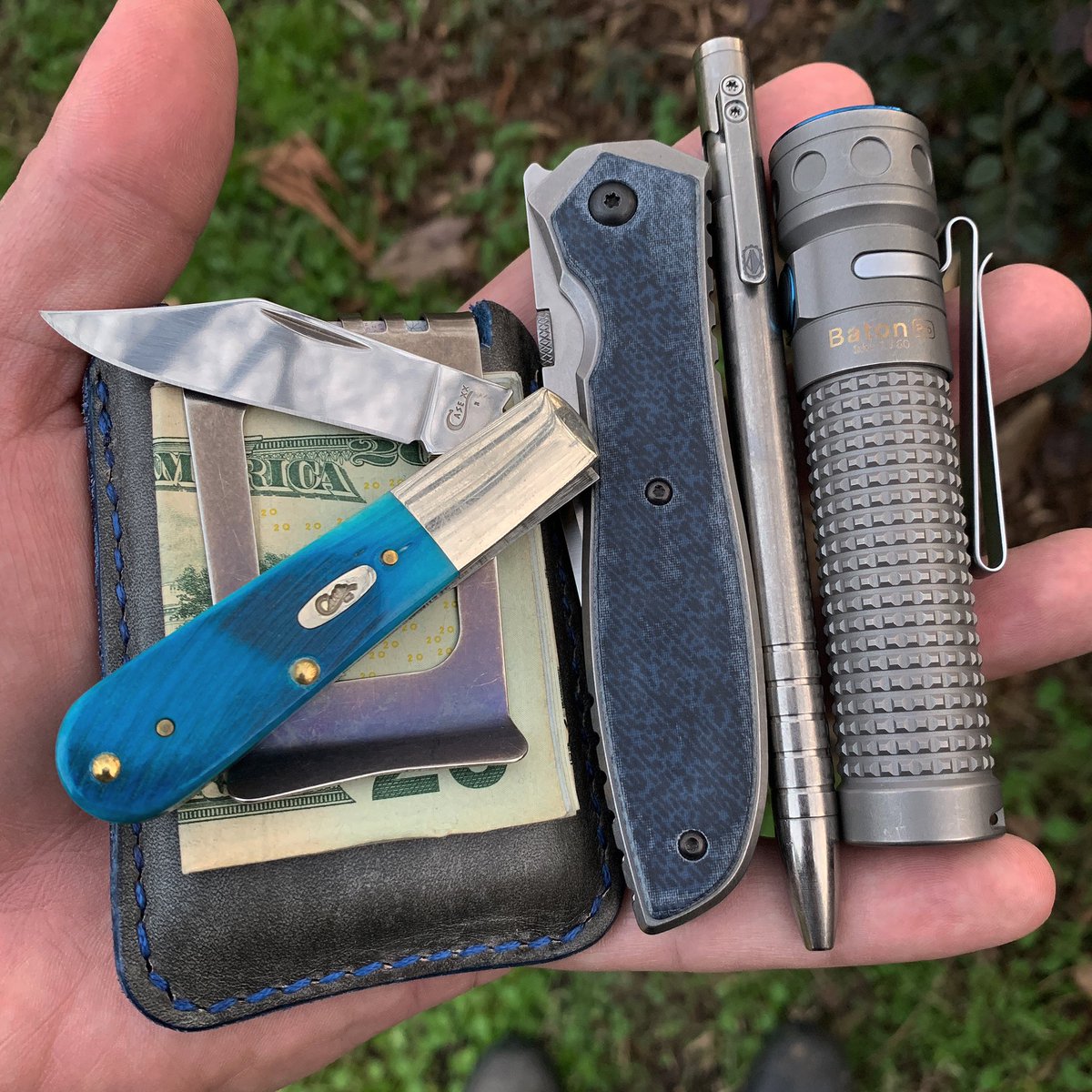 knife_stuff_001's tweet photo. Thursday.
.🔪
.🔪
.🔪
#zt0640 #zt #zerotolerance #zerotoleranceknives #knife #knives #edcknife #edcknives #ti2design #snappyleather #olight #tiscribebolt #urbansurvivalgear #snappyleather https://t.co/rxu8LWqa8L