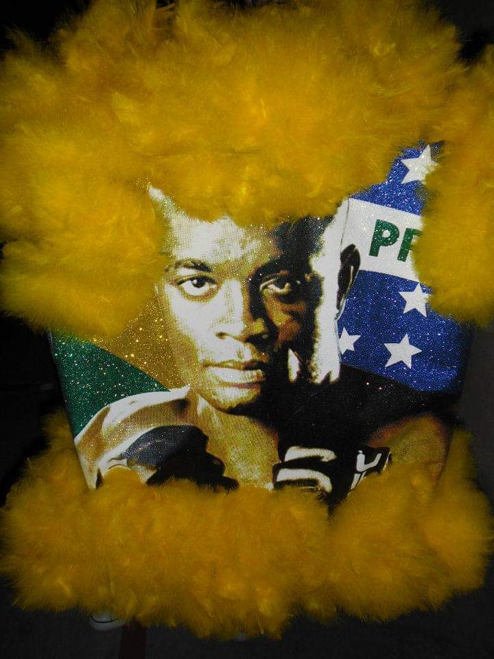 MaisAlto7's tweet photo. TBT NESSA ÉPOCA, TEM QUE SER SOBRE CARNAVAL!!

EM UMA ÉPOCA QUE NÃO EXISTIA SUBLIMAÇÃO, SERÁ QUE FICOU PARECIDO COM O SPIDER??? 

#QSF2012 #TRIBUTOAOALEXBAMBA https://t.co/jEv4IYbQt8