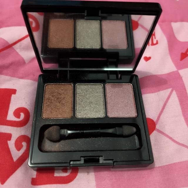 RereKSW's tweet image. Saya menjual TRIVIA EYE SHADOW seharga Rp60.000. Dapatkan produk ini hanya di Shopee! shopee.co.id/rereksw/641456… #ShopeeID