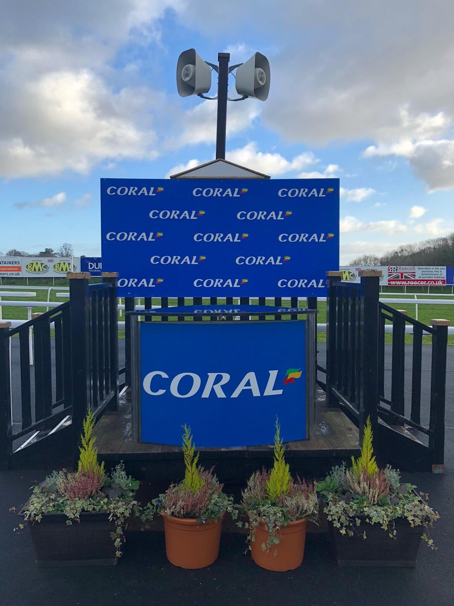 WSGSportsignage's tweet photo. Apologies for the lack of recent activity. Busy Christmas period for Team WSG with sponsors Betway and Coral at Newbury, Musselburgh and Chepstow over the Festive Period #Hogmanay #ChallowHurdle #WelshNational #LoveRacing https://t.co/JQHEWyoCOM