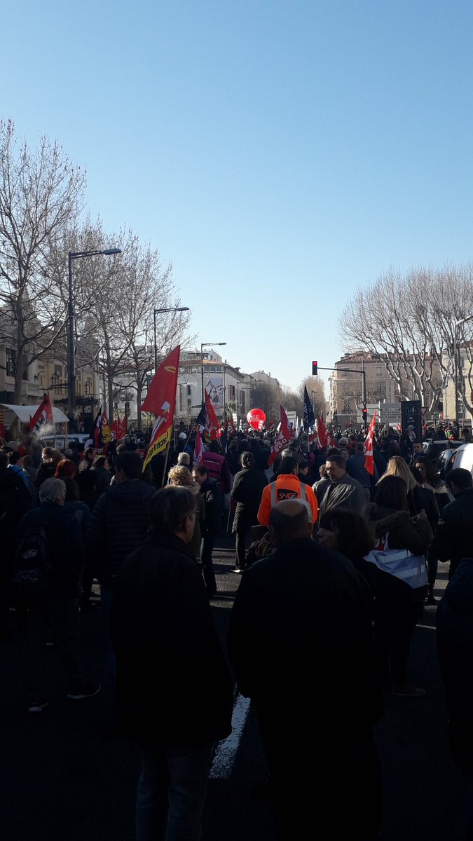 MJCF66's tweet photo. Plus de 10 000 personnes présentes dans les rues de Perpignan pour dire non à la réforme des retraites.
Nous pouvons vaincre Macron et marquer un tournant historique en faveur du progrès social dans notre pays 🚩

#Greve9janvier https://t.co/SphJJ3AEUl