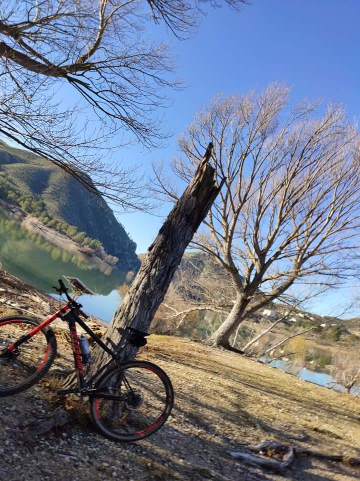 Orientabike_He's tweet photo. Las bajas temperaturas no son excusa para continuar con el trabajo de campo del nuevo mapa que se utilizará el 23 de mayo en el Campeonato de España de UltraScore MTB-ORIENTACIÓN  -Agramón- (Hellín). https://t.co/Zje9Ye0EX4