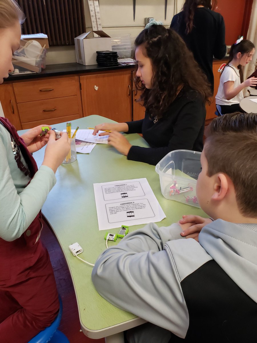 GoodstoneMrs's tweet image. Exploring littleBits and ta kling challenges to further our knowledge @NSElemSTEAM