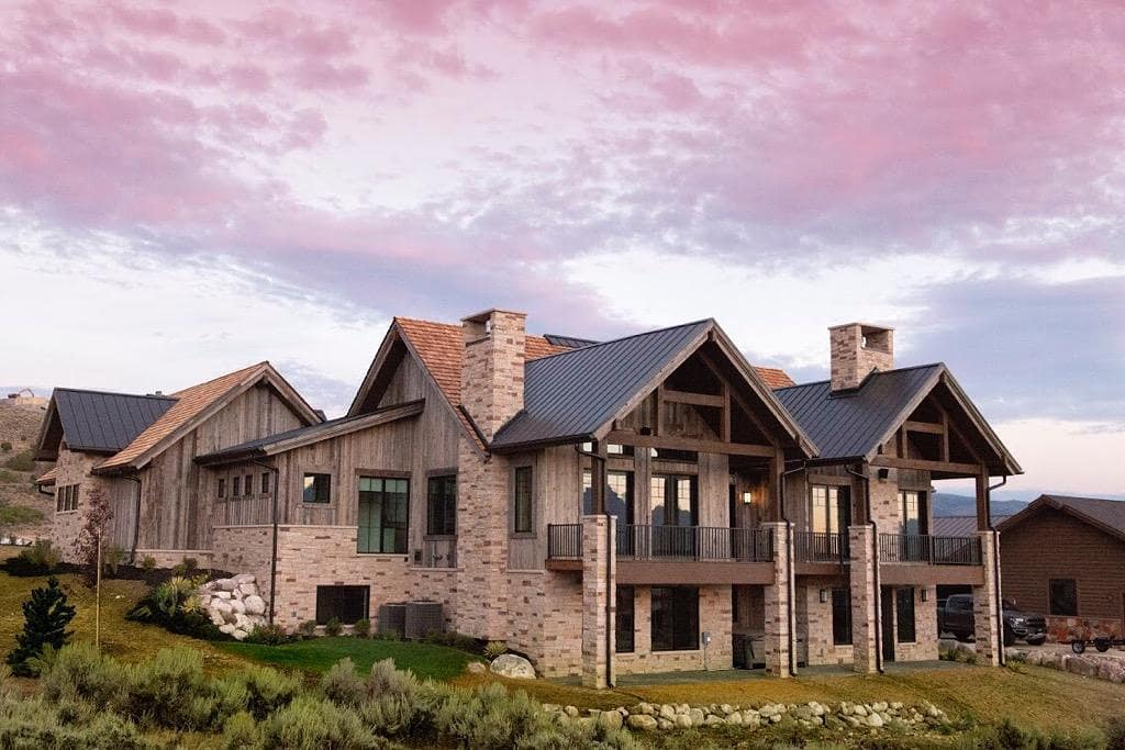 Five Roofing Upgrades You Should Consider Making essenziale-hd.com/2020/01/09/fiv…