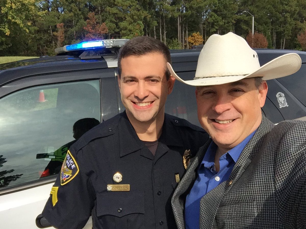 lanceolive's tweet photo. Take a moment to thank your local law enforcement officers today! I appreciate @ChiefLetteney and my @ApexPolice as they work to keep us safe and maintain our #PeakOfGoodLiving standard in @townofapex. #LawEnforcementAppreciationDay #POGL /\ https://t.co/zRaBf26X2C