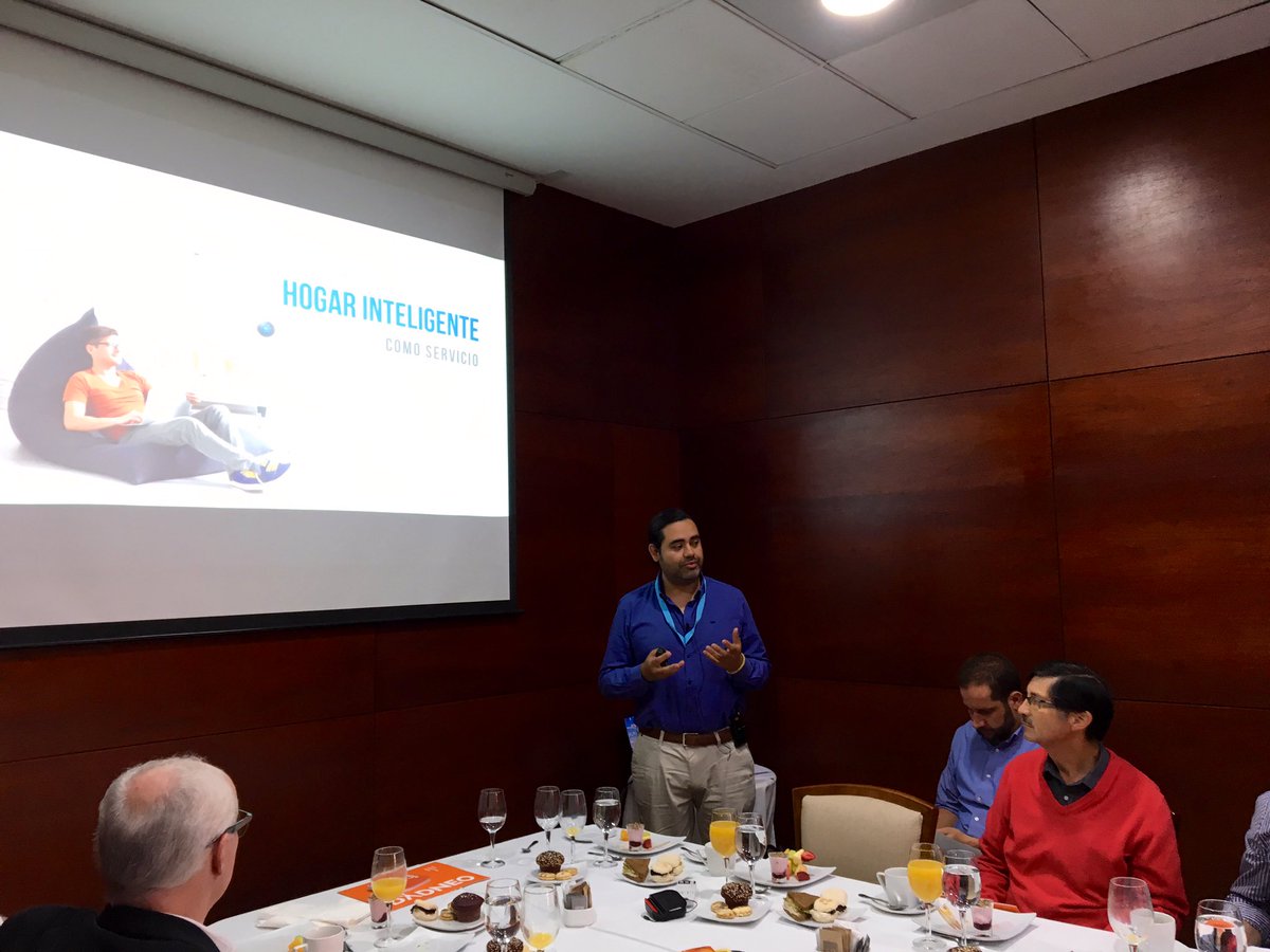 Dadneo's tweet image. Ahora es el turno de @SmartHomy plataforma que convierte una casa en un hogar inteligente. #DemoDay #Innovación #Startups #Emprendimiento