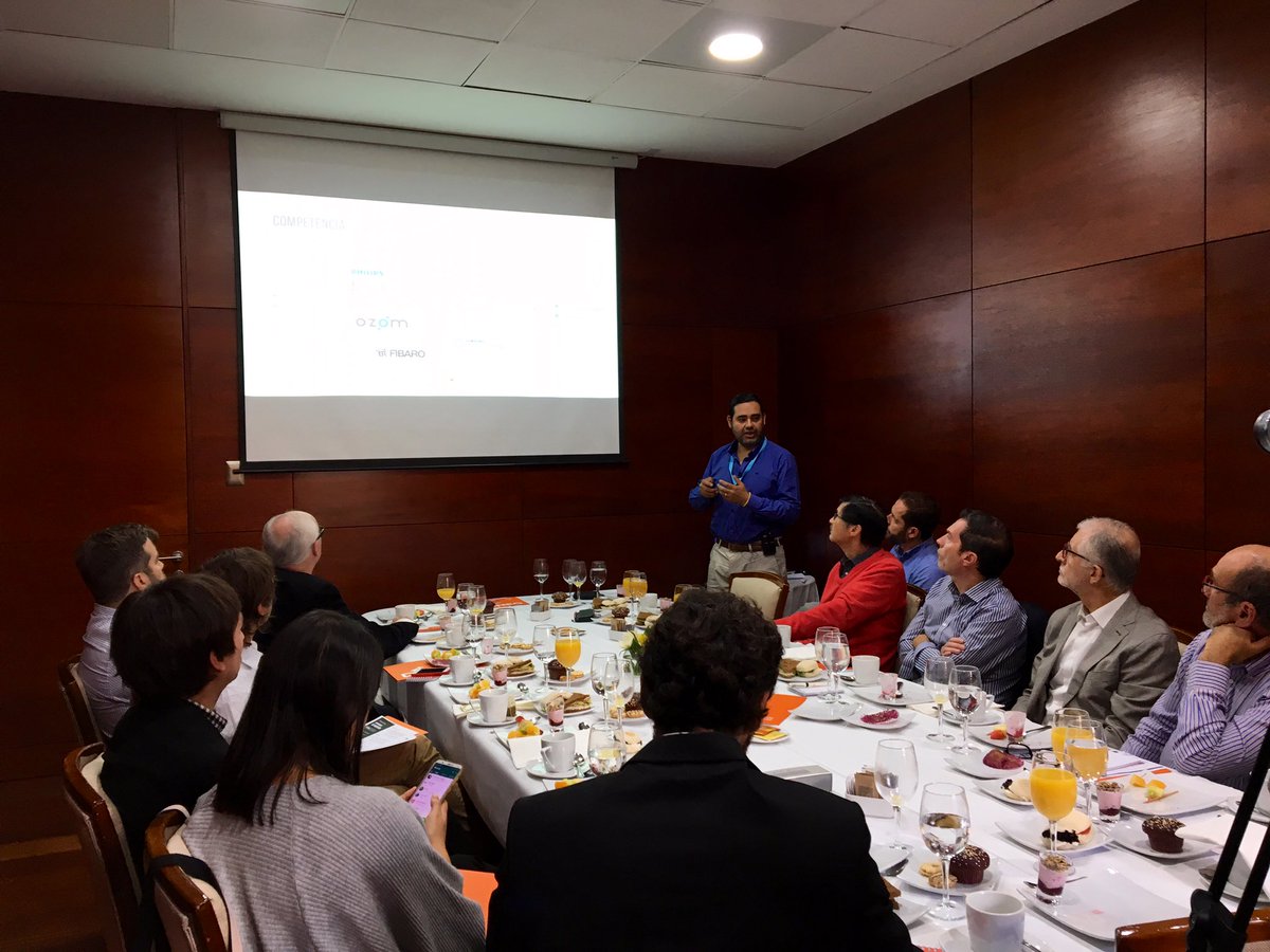 Dadneo's tweet image. Ahora es el turno de @SmartHomy plataforma que convierte una casa en un hogar inteligente. #DemoDay #Innovación #Startups #Emprendimiento