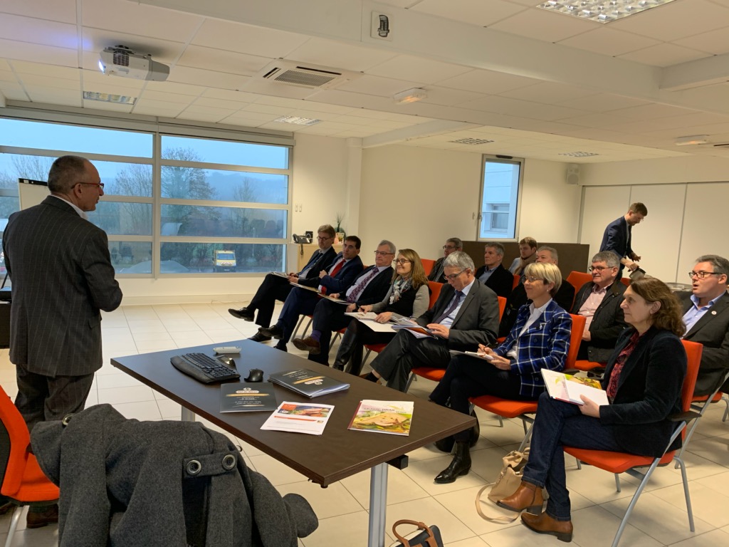 Aujourd'hui, j'accueille une délégation de sénateurs sur l'application de la loi #Egalim 
📌 Visite de terrain d'entreprises ligeriennes Val de Sèvre à Sèvremont &amp; l'elevage de lapins à St Fulgent
📌 Rencontres des entreprises agroalimentaires