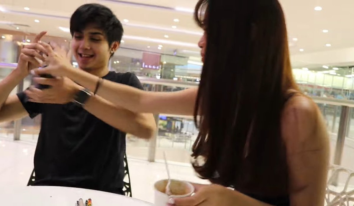 RylemieWarrior's tweet photo. Ryle nagsulat sa papel ng

Ryle: "I LOVE YOU"
Sammie: "nilag Yan NG "TOO" ung sulat ni ryle
Ryle: tatago koto
Sammie: daming alam ni ryle

ANG CUTE NIYOOOO GRABE
@SammieRimando @HT_Ryle 
#RYLEMIE1stVlog https://t.co/rCPcY5z33b
