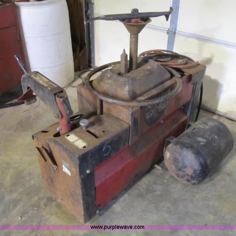 CoatsCompany's tweet photo. #TBT In honor of 2020, take a look at these photos of what we like to call a “loved” Coats 2020 Super Star Tire Changer. Anyone still have one of these?
📷: https://t.co/Y8VYzOu1aq
.
.
.
#tirechanger #tirechangers #changingtires #coatstiremachine https://t.co/M0LC1FkZwK