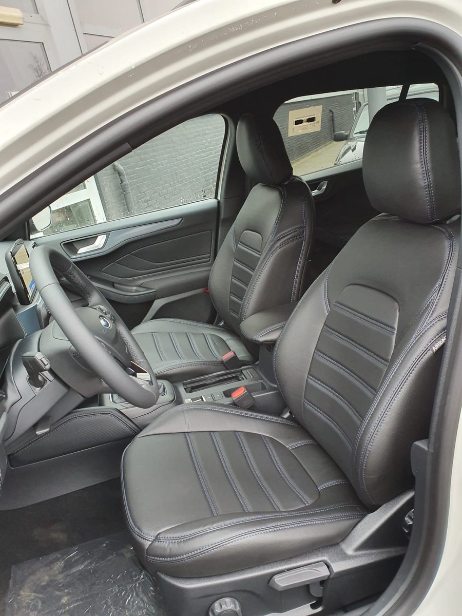 automattenkopen's tweet photo. Deze mooie Ford Focus station sport. uit 2020 begint het jaar goed! Deze duurzame pasvorm stoelhoezen zijn door ons ingebouwd, klant blij, wij blij! Die kan de volgende jaren er goed tegenaan.  https://t.co/vxN957Hkaq 

#stoelhoezen #automatten #interieur #auto https://t.co/z8BRDMszjL