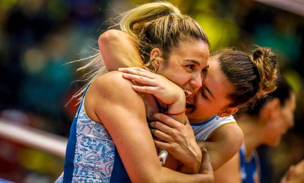 Voley_FeVA's tweet photo. #FIVBCOQT ¡Llegó el día! Esta noche vamos por nuestra segunda clasificación olímpica 💫

¡Dale tu apoyo a @LasPanterasARG! A las 22:30hs en vivo por @canaldeportv 🆚 Colombia 🇨🇴.

Juntos... #SoñamosTokio 

#VamosArgentina #VamosPanteras https://t.co/nscoMNm5XH