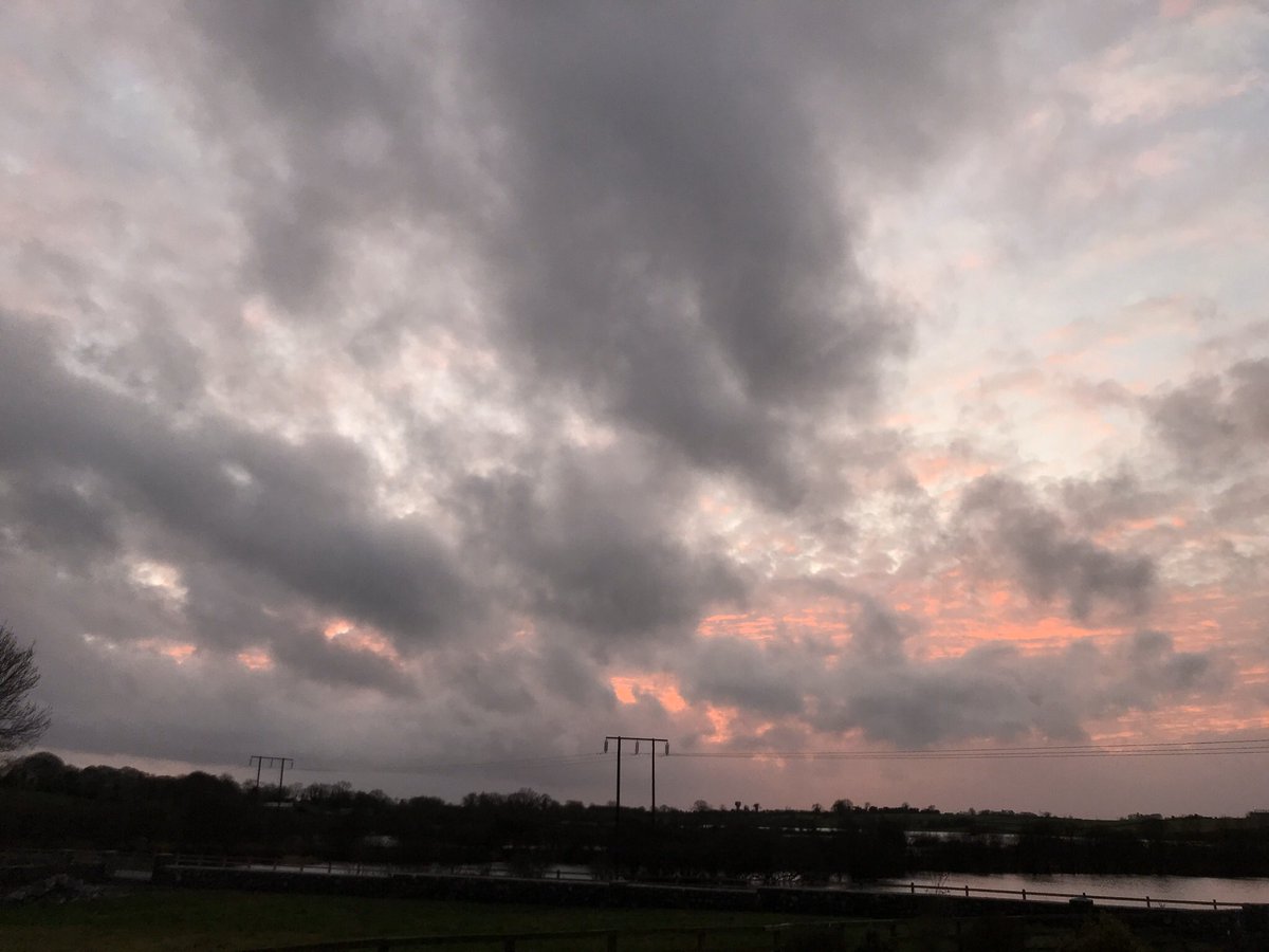 k00198461's tweet photo. #100sonas #redsky https://t.co/RQIb7sTfQU