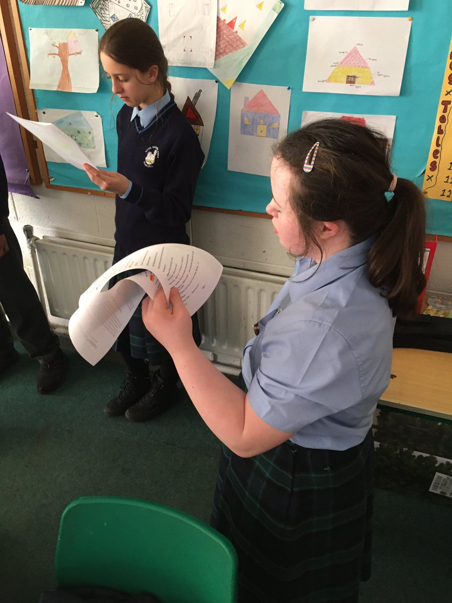DunneClass's tweet photo. First look at End of Year Show scripts today...oh the excitement 🕺 💃🏼 @followstannes #drama #acting #panto https://t.co/Zyo9feW6VU