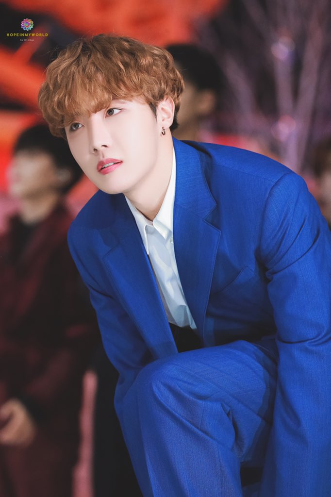 Hope_InMyWorld's tweet photo. 200105 골든디스크 

#JHope #제이홉 #정호석 #호비
#BTS #방탄소년단 
@BTS_twt https://t.co/yrNEMvWQJw