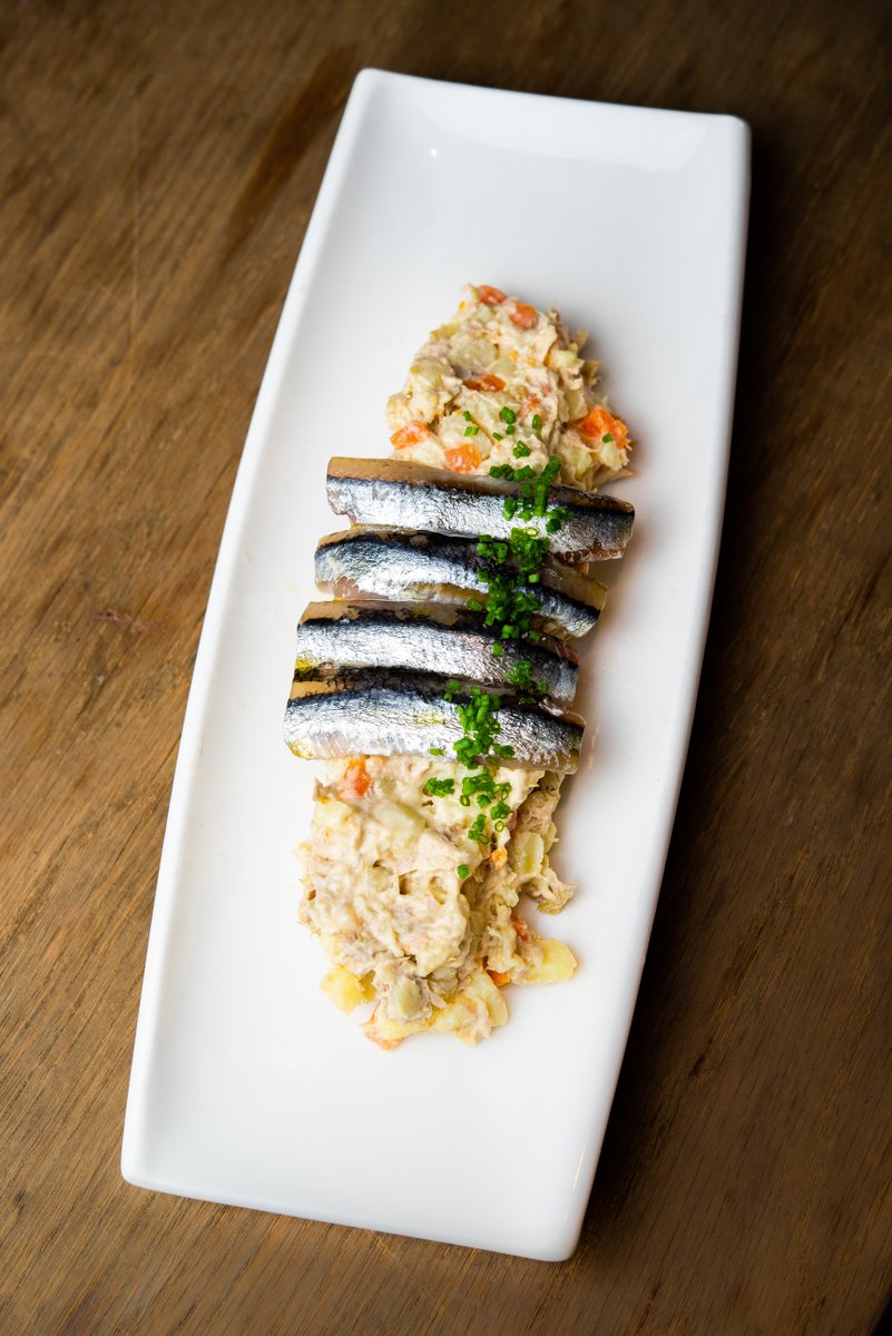 BarradeSando's tweet photo. Ensaladilla tradicional con boquerones caseros ¡Qué pinta! 😋 Ven a probarla a La Barra de Sandó #GastronomíaMadrid #Madrid https://t.co/Xq9Tb9f1Ew