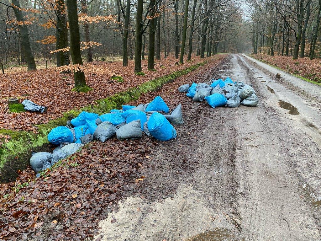 Zakken hennepafval gedumpt in Enschede . | #Overijssel #nieuws Enschede