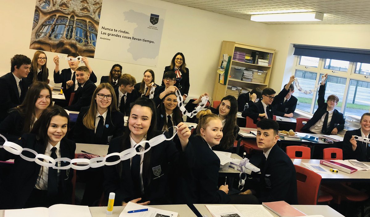 PATCarletonHigh's tweet photo. Year 11 linguists had a great time #workingtogether to revise their GCSE Spanish topic โshopping for foodโ #revisionisfun #revisionchains #activelearning #lovemfl https://t.co/s69hODhdwi
