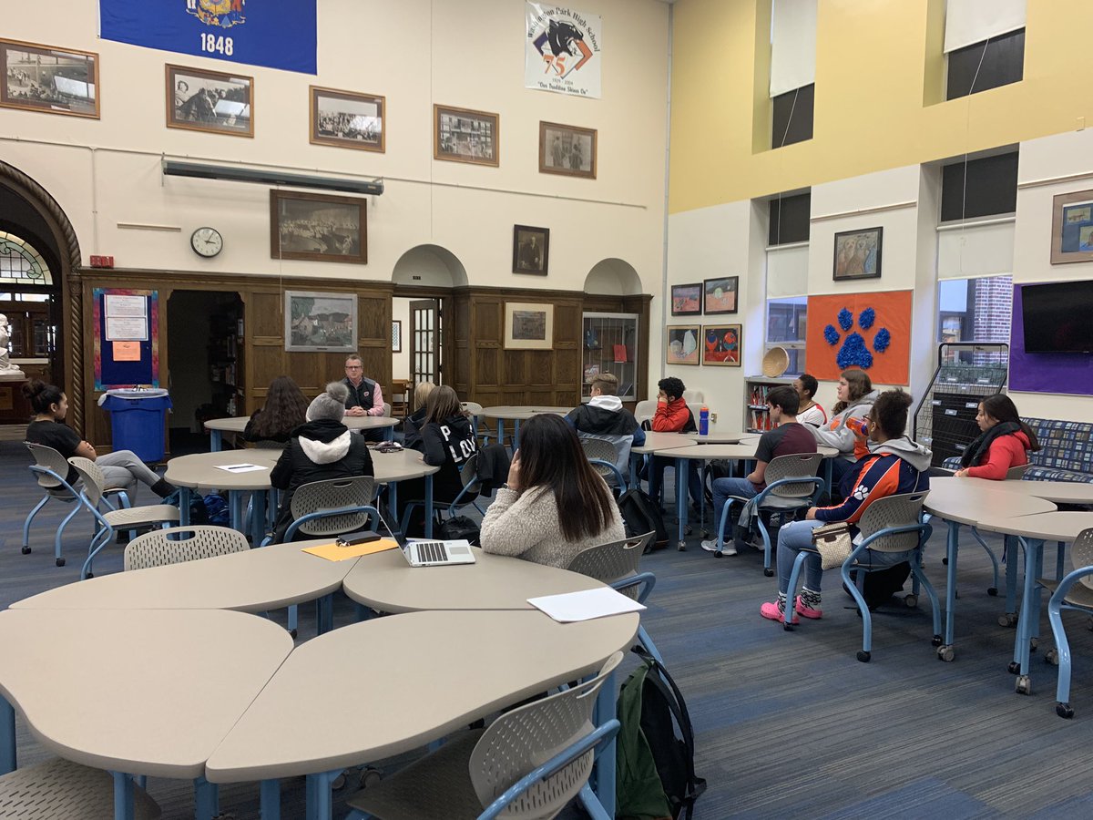 ParkHOSA's tweet photo. Yesterday we had our first guest speaker Dr. Robert Gullberg 🏥 ! His medical practice is at Ascension Hospital, he spoke about his medical career and gave  valuable advice!! https://t.co/Iw1KeUdiZ6