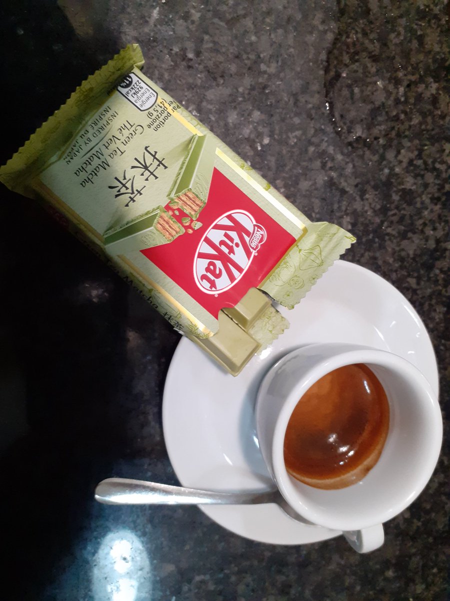 wikyvstheworld's tweet photo. Quella si che era un ottima colazione 🍫🍫🍫🍵🍵🍵☕☕☕ #colazione #kitkat🍫 #kitkat #theverde #matcha #japan #japanesefood #caffee #caffe #buongiorno #green #kitkatmatcha #nestlé #nestle #bar #geek #nerdy #foods #theverdematcha #teverdematcha #dolci #inspiredbyjapan #like4like https://t.co/xnGB3DuNYQ