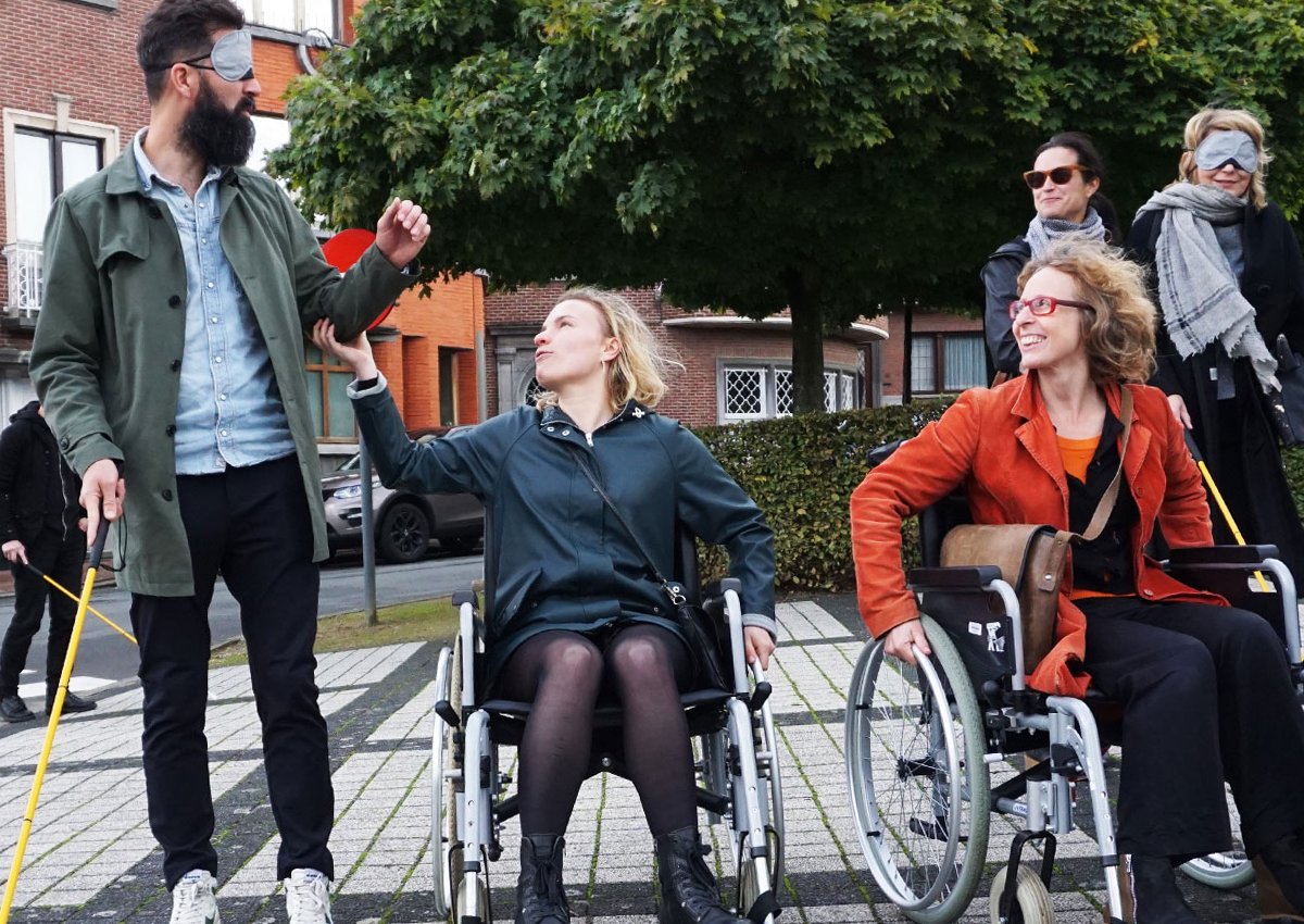 BailleulBe's tweet photo. Bailleul Ontwerpbureau lanceert zijn eigen praktijktest! We bezochten ‘ons’ toeristisch onthaal in Ronse, mét een beperking én met @Inter_toegvl . Het resultaat... wij doen nog ondertussen nog meer ons best om #toegankelijk te ontwerpen! https://t.co/8rx7JoSN69 https://t.co/atNtbfZ5Oa