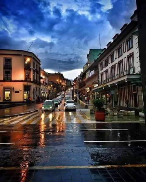 mau_couturier's tweet photo. #BuenDía amigos, días soleados, pero en la sombra frescos, en la tardes refresca más y quizá habrá hasta neblina, así nuestra hermosa #Xalapa
#BuenJueves https://t.co/1PdRaKLP4l