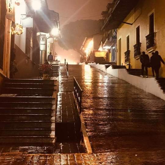 mau_couturier's tweet photo. #BuenDía amigos, días soleados, pero en la sombra frescos, en la tardes refresca más y quizá habrá hasta neblina, así nuestra hermosa #Xalapa
#BuenJueves https://t.co/1PdRaKLP4l