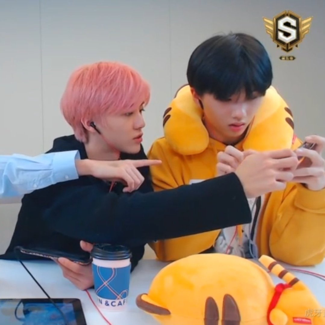bunnybam_'s tweet photo. เวลาอยู่กับจีซองน้องแจมก็เหลือตัวนิดเดียวเอง #jijam https://t.co/obZB27CLva