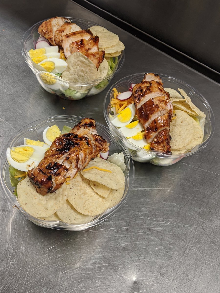 ChefBrockCahoon's tweet photo. @LehighCTI @LCTI_SaltPepper Grab and Go BBQ chicken salads. Great work John and Alexia https://t.co/nbtnxnfRpF
