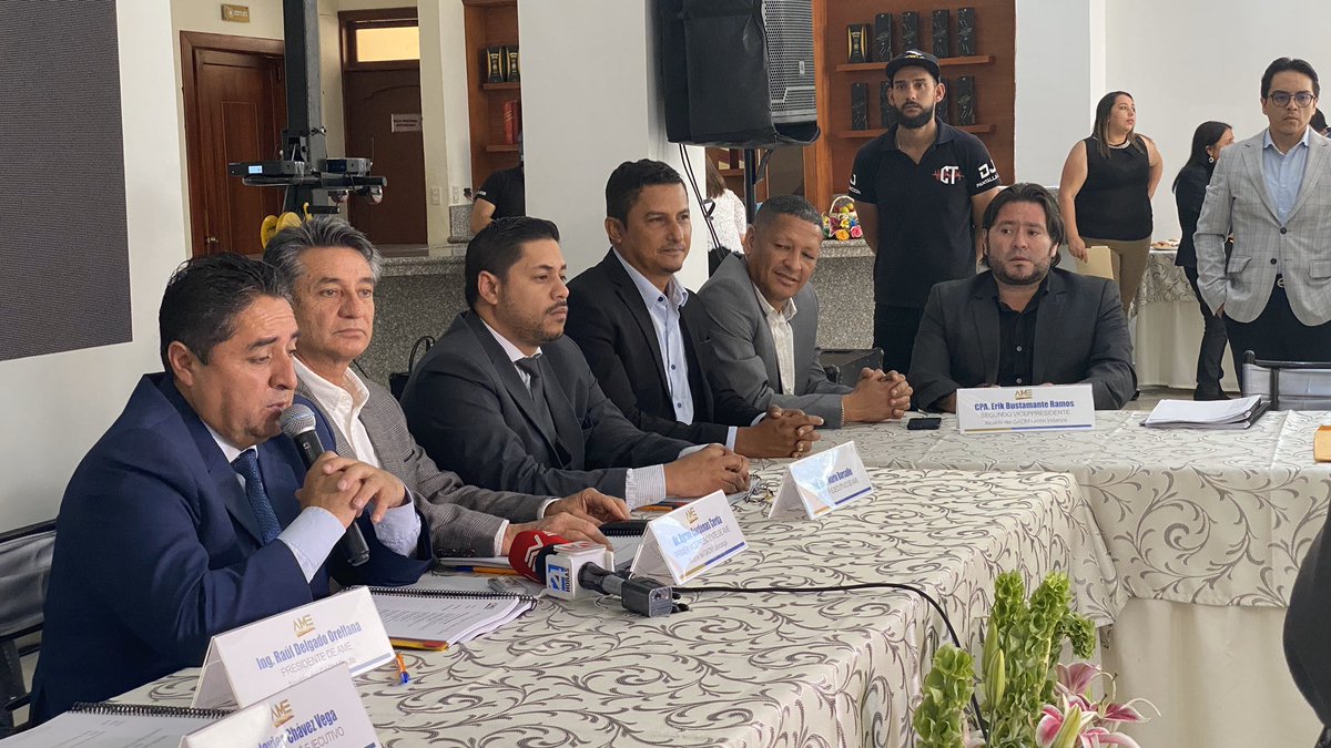 GADLimonIndanza's tweet photo. Sesión de Directorio de AME En el cantón paute, Nuestro Alcalde Erik Bustamante presente en su calidad de vicepresidente de AME https://t.co/Tt5FELRsxM