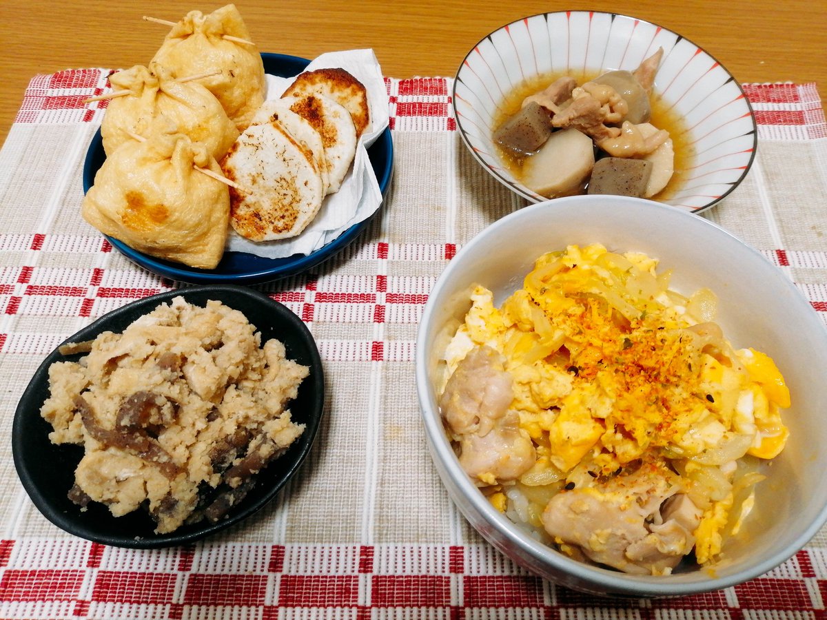 hakumai____00's tweet photo. バタバタしてたら8月末から途絶えてた。相変わらずよく食べよく眠る生活です。
今日は親子丼、鶏と里芋の煮物、長芋ステーキ、長芋とチーズの巾着、卯の花。
美味しかった〜！ https://t.co/nSKXkHOFWk
