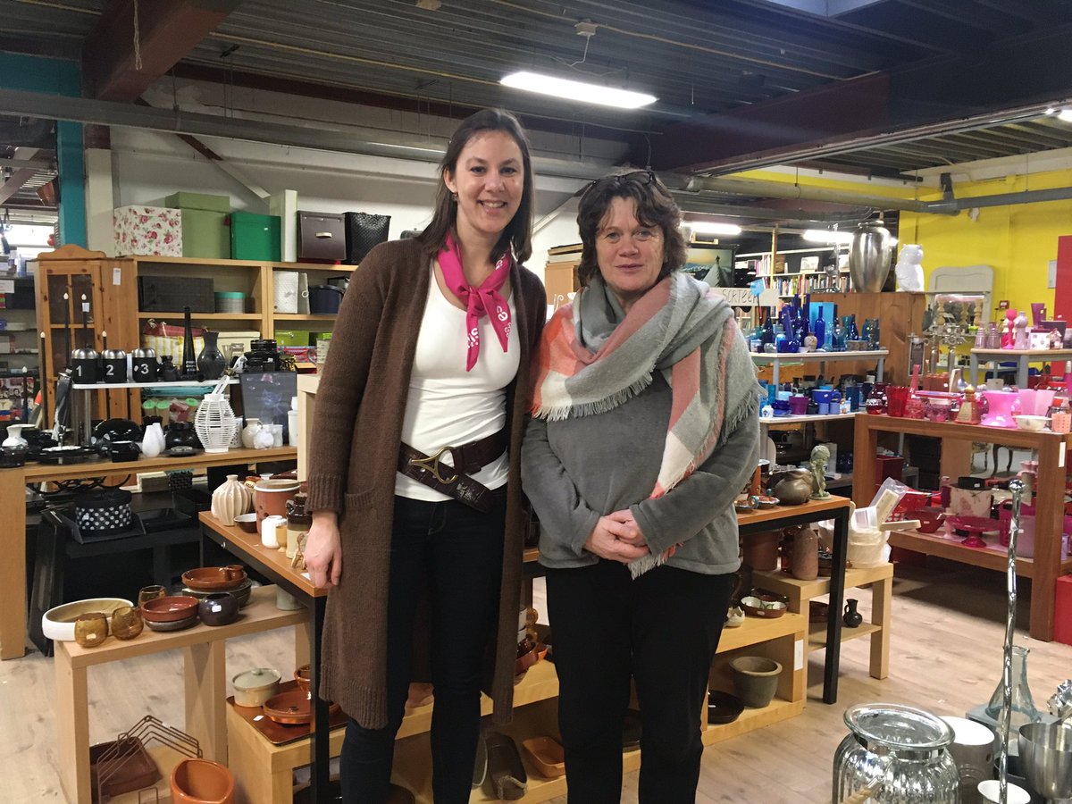 samenvzeist's tweet photo. Mooie en zinvolle ontmoeting tussen #KringloopZeist en      @Essity_NL #Caretour20 #hygiëne  #care Na #workshop hygiëne en #wondverzorging voor medewerkers Kringloop nu zelf meedoen met sorteren. https://t.co/eED3yRxY0P