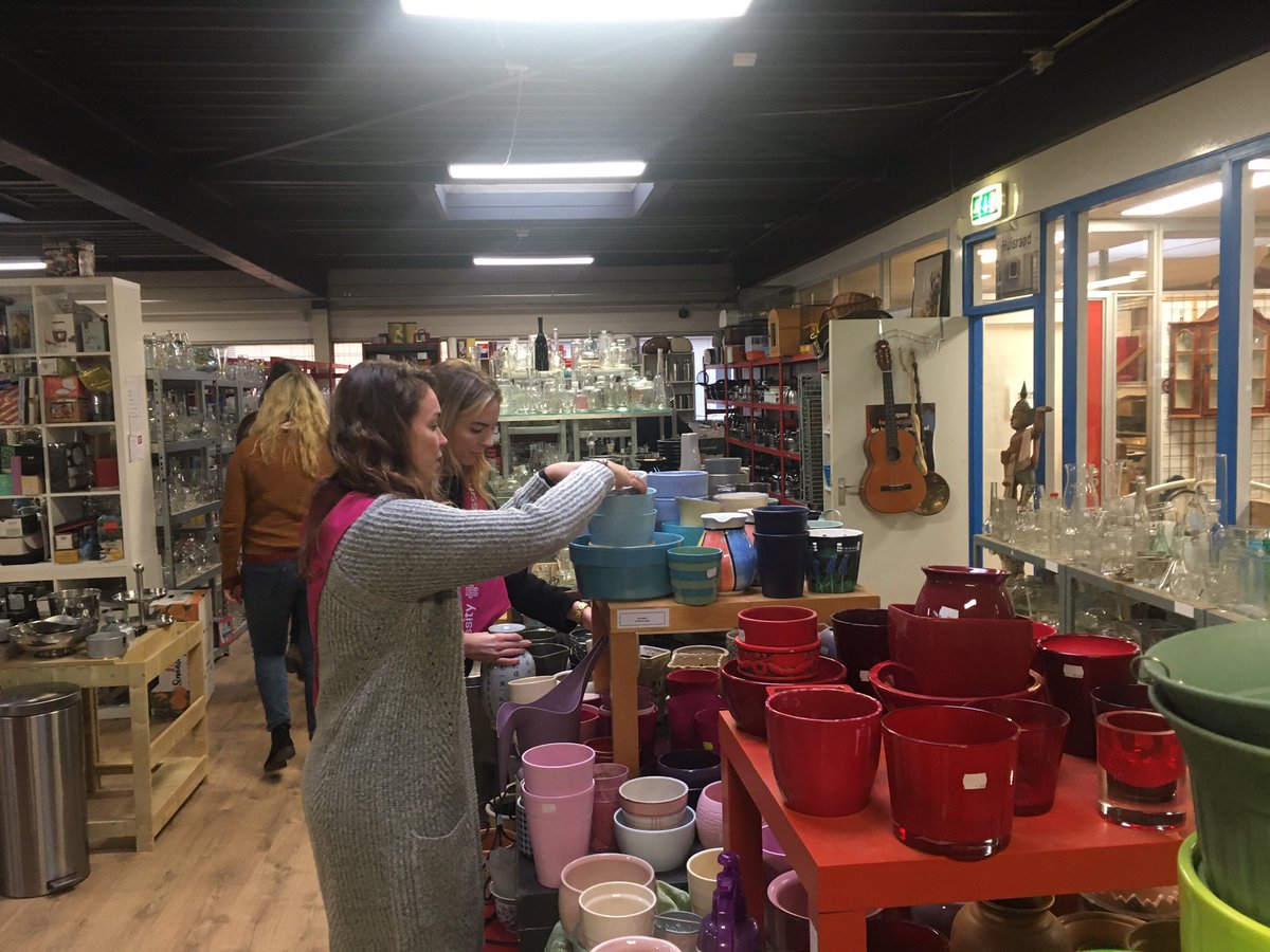 Mooie en zinvolle ontmoeting tussen #KringloopZeist en      <a href="/Essity_NL/">Essity Nederland</a> #Caretour20 #hygiëne  #care Na #workshop hygiëne en #wondverzorging voor medewerkers Kringloop nu zelf meedoen met sorteren.