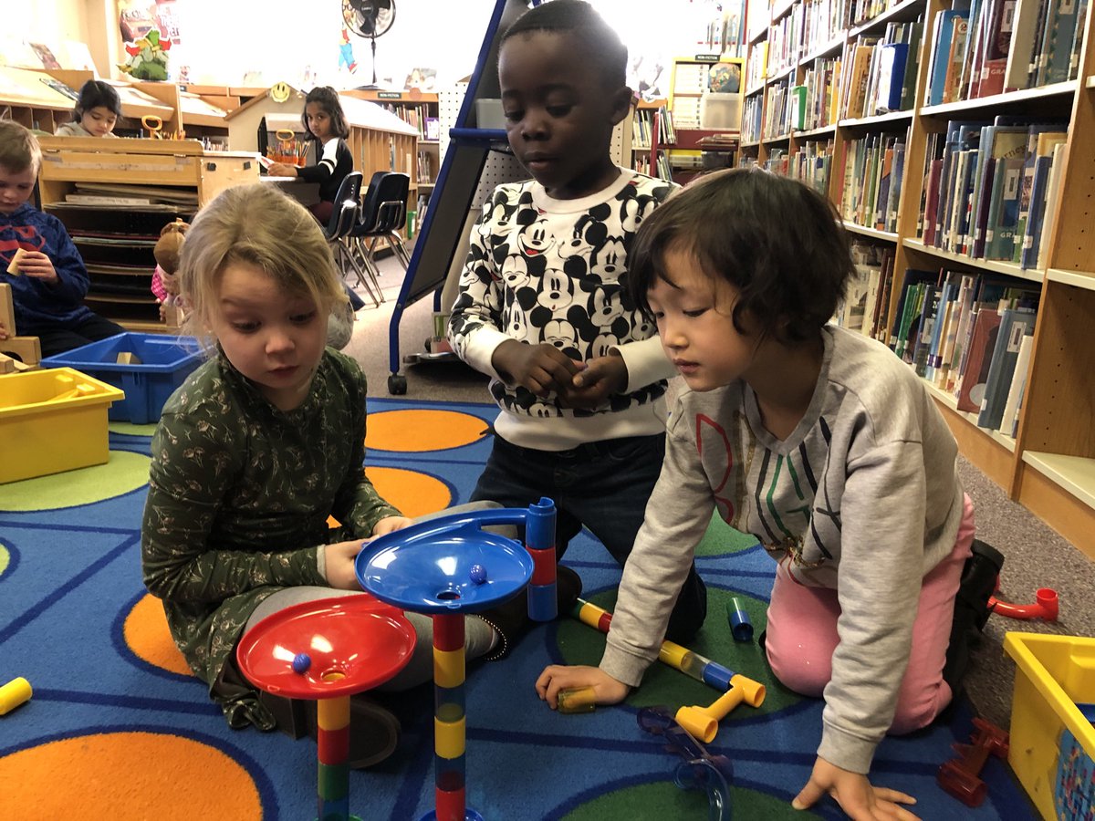 SPSMediaTech's tweet photo. Beal kindergarteners enthusiastically engage with various materials in the media center makerspace. ⁦@SPS_Supt⁩ ⁦@SPS_Learns⁩ ⁦@SPS_Beal⁩ ⁦@SPSElemMedia⁩ https://t.co/WFoSkBcgbV
