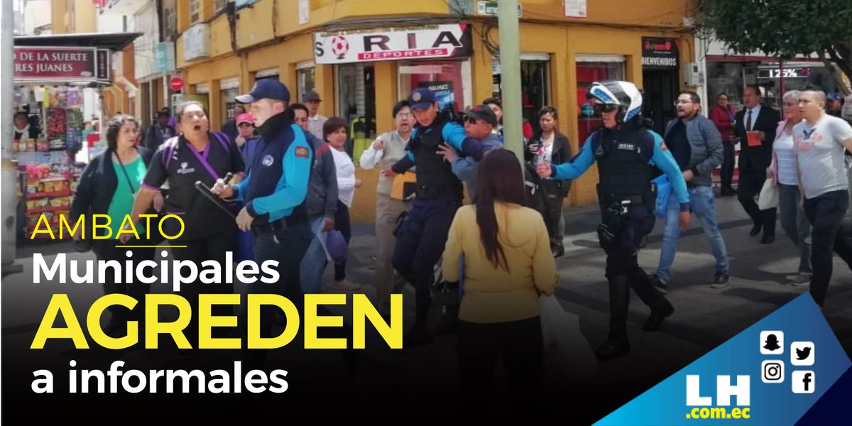horatungurahua's tweet photo. En el centro de #Ambato ciudadanos fueron testigos de la agresión que recibieron informales por parte de agentes civiles de control Municipal. Un adulto mayor fue también golpeado por reclamar. Te informamos  ➡  https://t.co/K68herCQOK https://t.co/1TceIEAU73