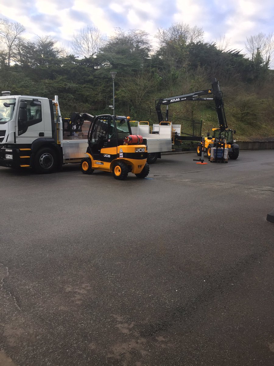LTobermore's tweet photo. I had a great day @bmf_merchants bricks blocks and landscaping meeting @JCBmachines thank you for a great day #jcb #tobermore #bmf #merchants #suppliers #primetop #efstop https://t.co/3h0BxC0lab