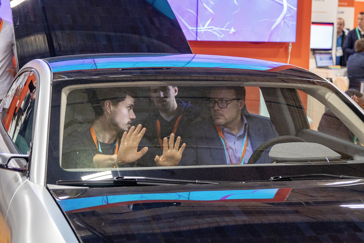 lightyear_solar's tweet image. Proud to be one of the more prominent Dutch companies present at @CES as part of the Holland Tech Square. It was a pleasure to sit down again with prince @constantijn14 of the Netherlands who joined the Dutch pavilion and visited us there.
 #CES2020 #Lightyear #LightyearOne