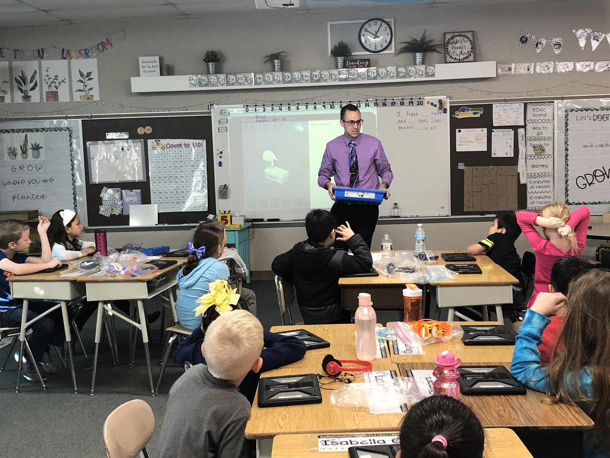 SarHerring's tweet photo. STEM with @JoshuaJwall #wcsmission #harrisonfirstgrade https://t.co/lcvAJsxbJO