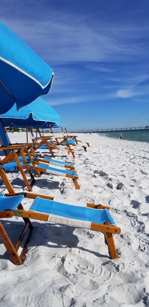 CapRateInvestor's tweet photo. #FindYourBeach
#FindTheLifeYouLove
#ElevenBeaches
#LeoMBullockIV
#TheCondoBroker https://t.co/pFjkgPeYOo