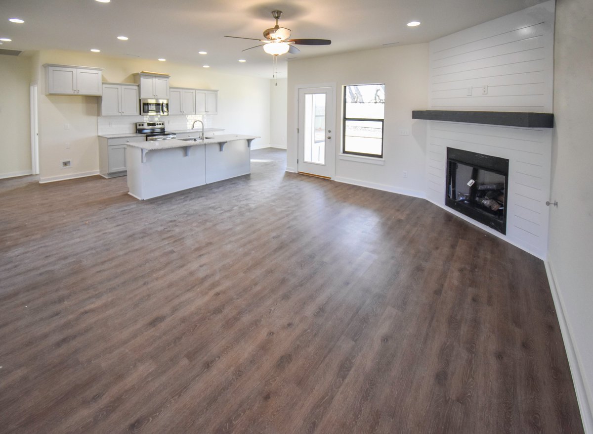 firststarrealty's tweet photo. Farmington Heights has brand new 3-4 bedroom homes available for rent or purchase! All homes have vinyl floors throughout, granite counter tops, fenced in backyards and open floor plans.
479.267.1600
https://t.co/hi64DlyXcE

#firststarrealty #nwarealestate #farmingtonheights https://t.co/MkUGSP1uLv